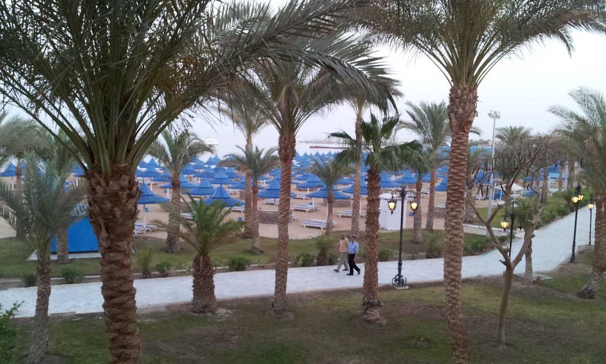 Blick zum Strand The Grand Hotel Hurghada