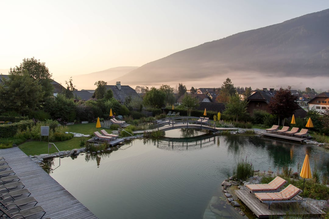 Aussenpool bei Sonnenaufgang Wellnesshotel Eggerwirt