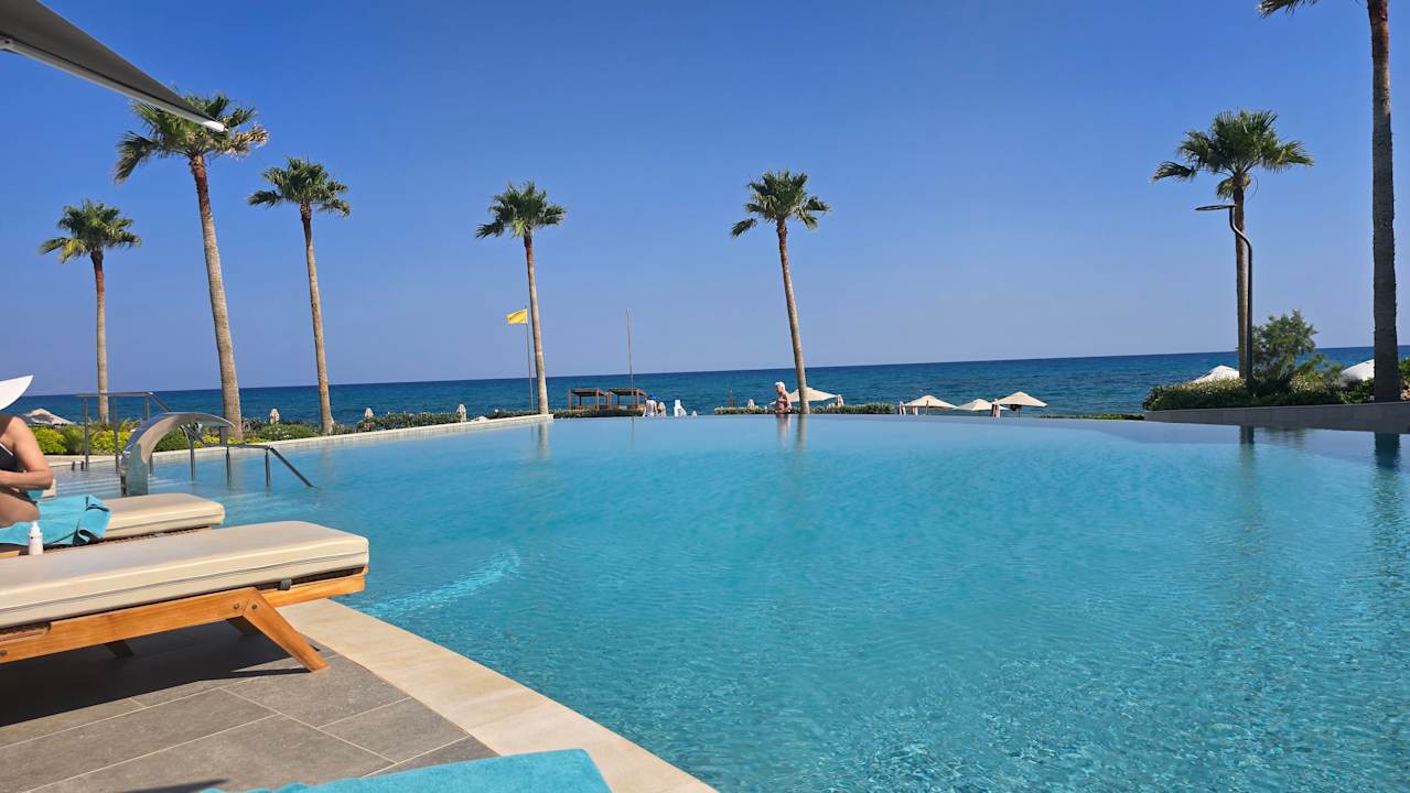 Pool AMIRA Luxury Resort  Adults Only