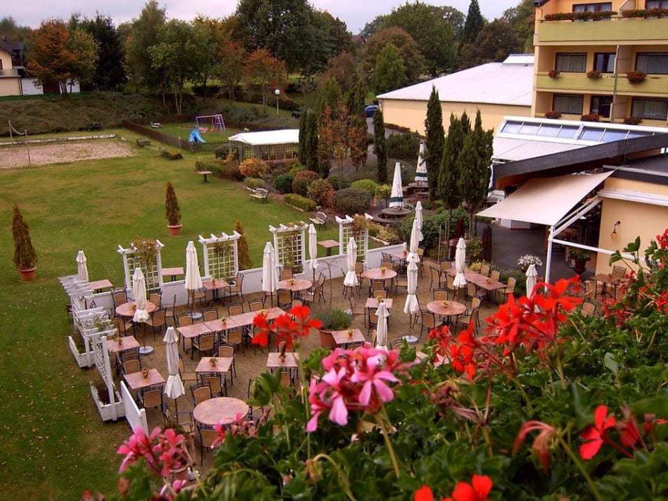 Blick vom Balkon des Zimmers DORMERO Hotel Bonn - Windhagen