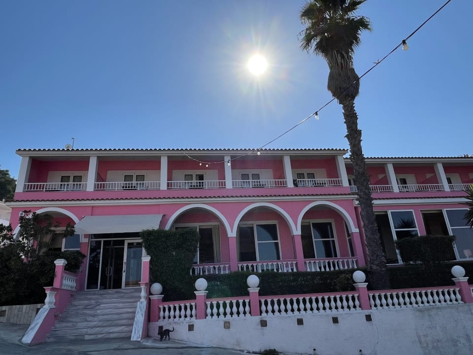 Außenansicht The Pink Palace Hostel