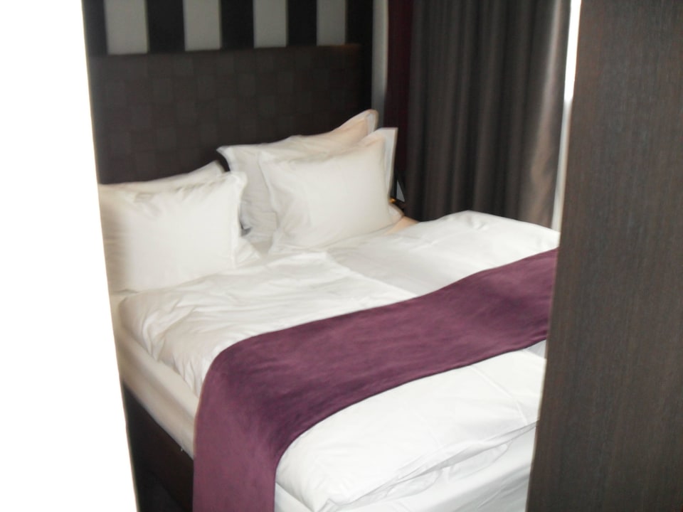 Tolles Bett Goodman's Living Apartments