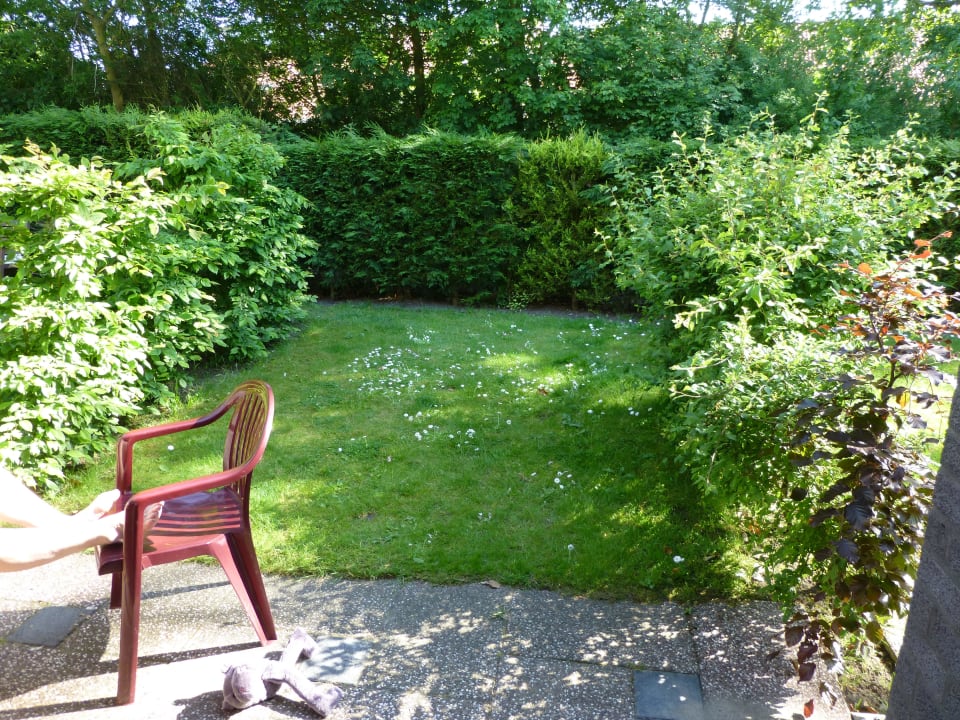 Blick von der Zimmertür in den Garten Hotel 't Klokje