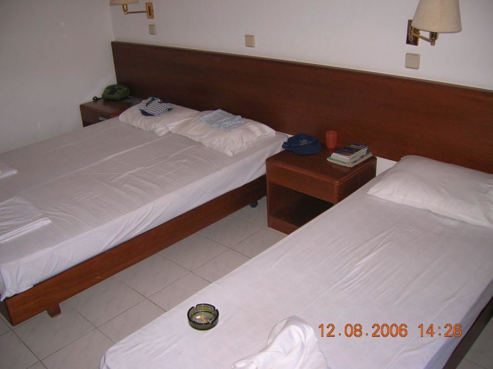 einfach  und geschmacklos Delfinia Resort