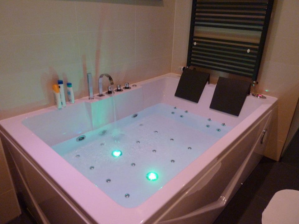Badewanne Luxus Appartement  Ring-Race-Flats Nürburgring