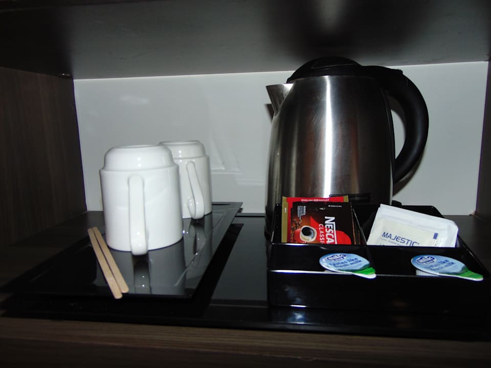 Zimmer Hampton By Hilton Dubai Airport