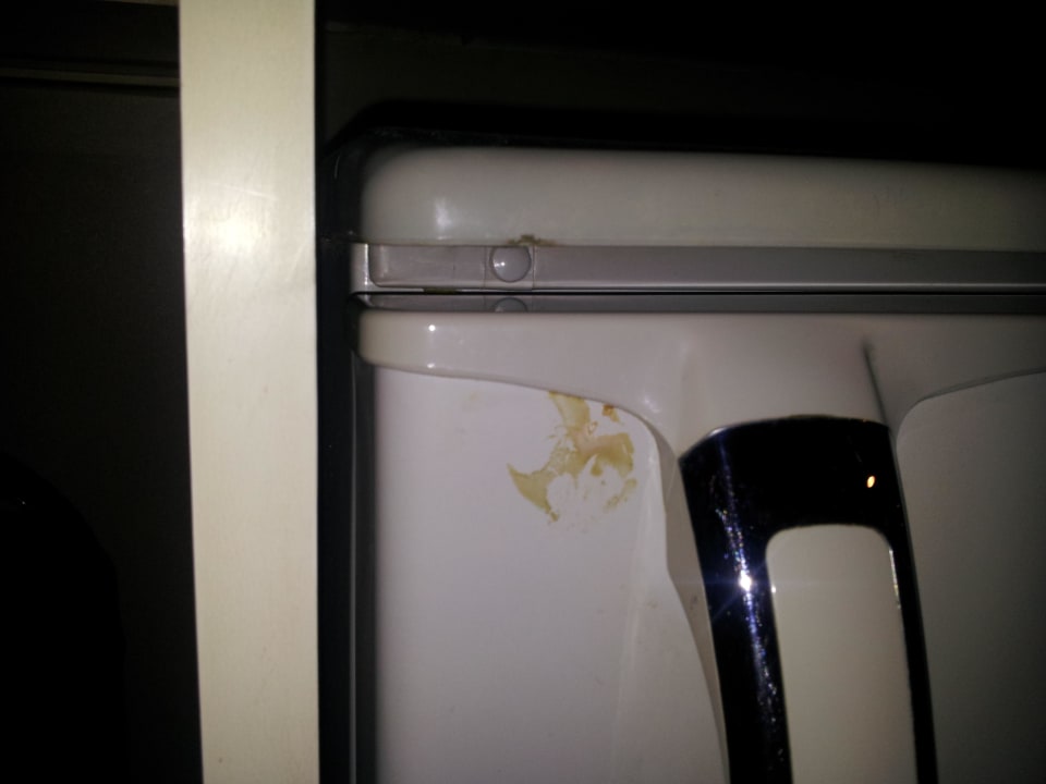 Verkrustungen am Kühlschrank Pipa Hotel Bangkok Sukhumvit 11