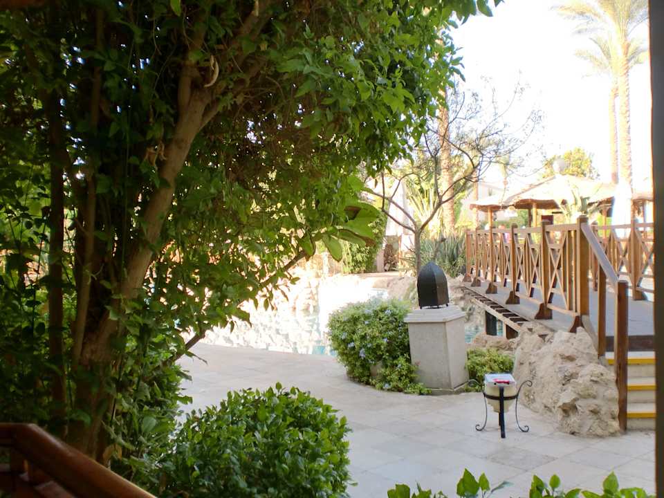 Wege zum Pool und durch die Anlage Ghazala Gardens