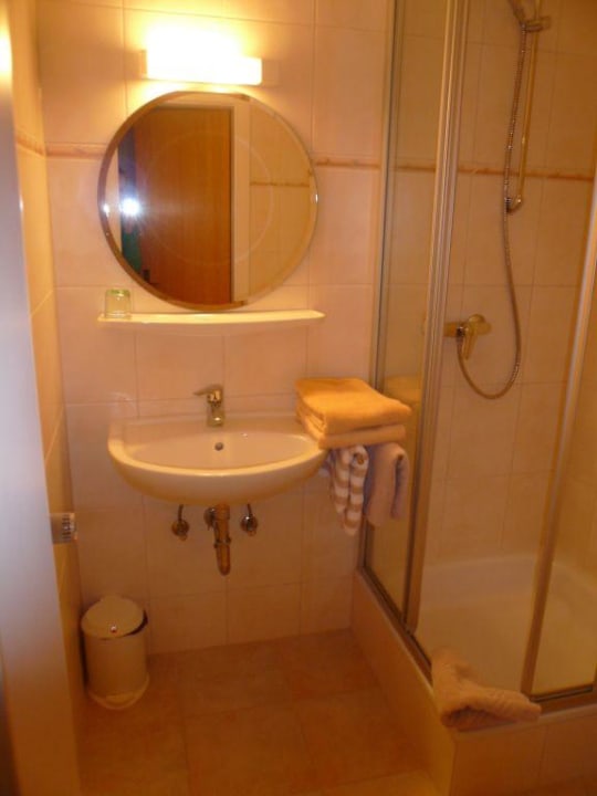 Badezimmer Altbau (1) Zur Nordseite Traditionsgasthof