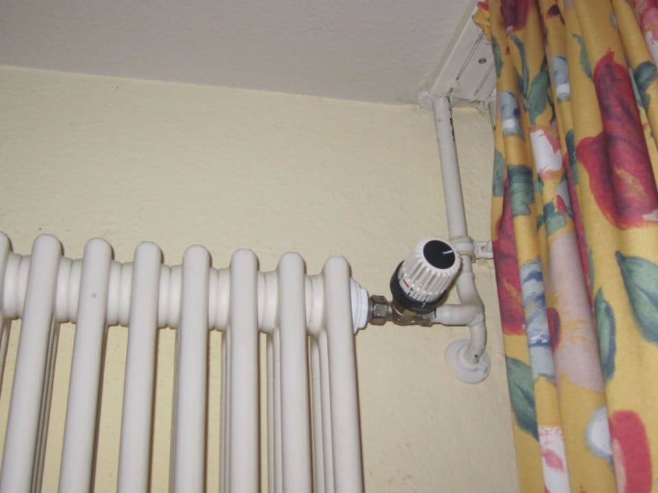 Sehr praktisch, Heizungsventil unter der Decke! Relexa Hotel Harz-Wald