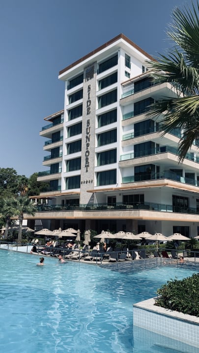 Pool Side Sunport Hotel & Spa