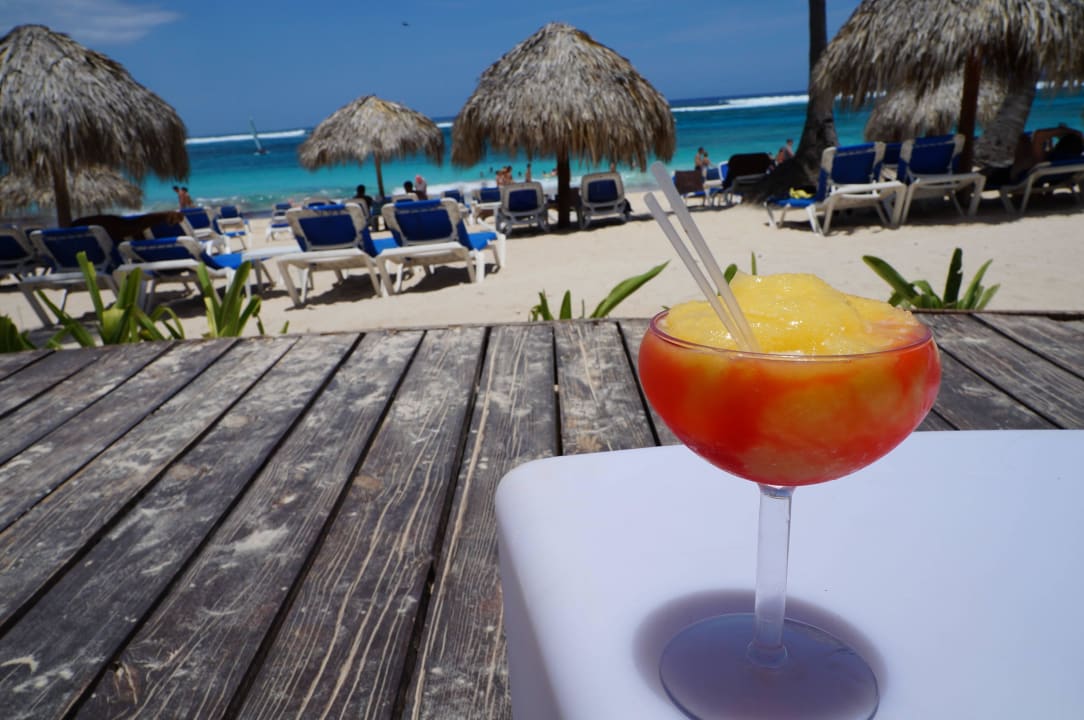 Pyszne drinki z baru na plaży Royalton Splash Punta Cana