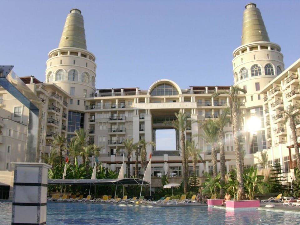 Bei Tag Hotelansicht vom Pool aus Hotel Delphin Diva