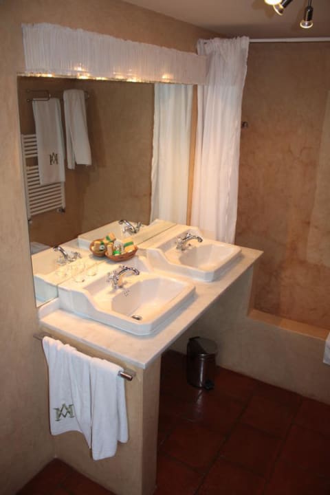 Badezimmer eines Doppelzimmers Deluxe Hotel Molino del Arco