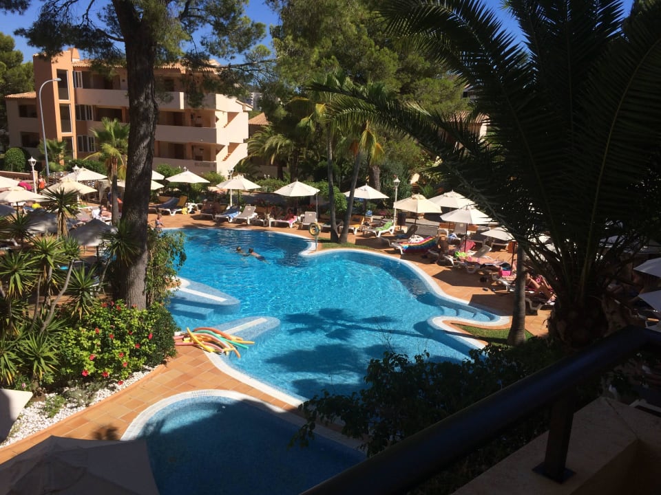 Ein Blick vom Balkon auf den Pool Valentin Somni Hotel & Suites