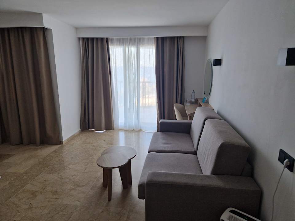 Zimmer Alua Suites Las Rocas