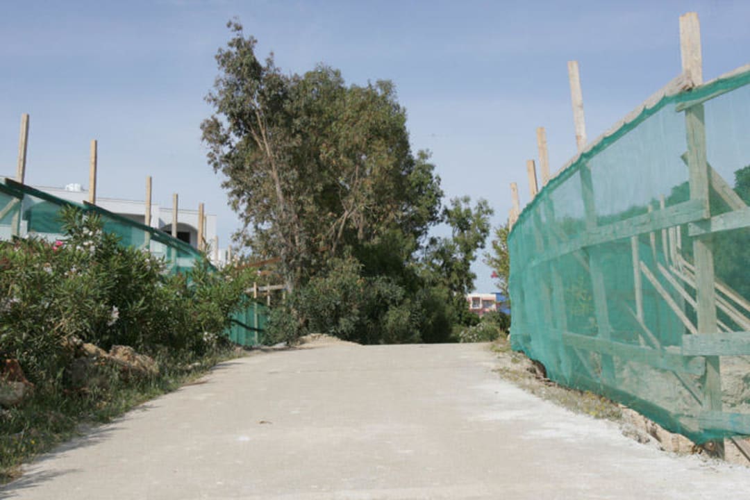 Weg zum Strand Kresten Palace Hotel