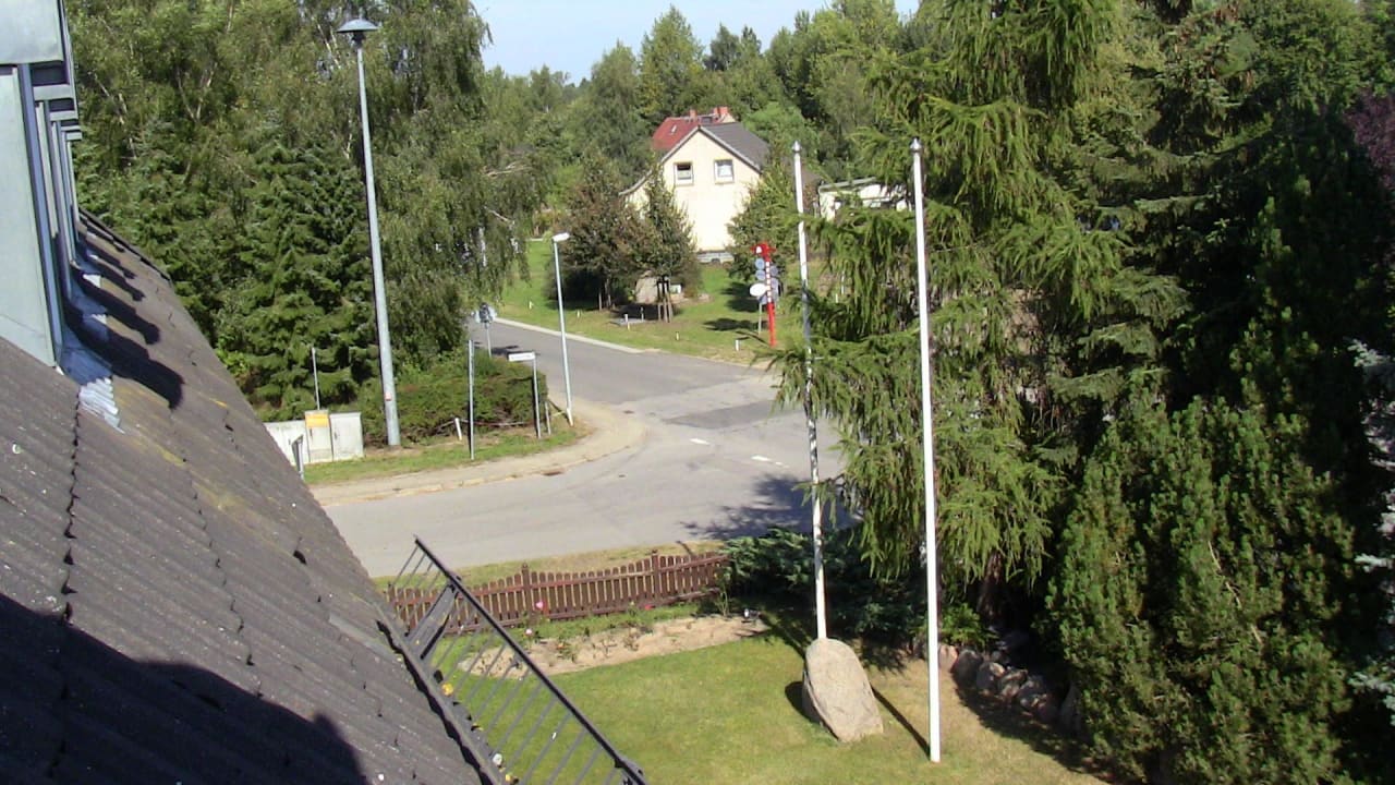 Andere Seite Dorfstrasse Hotel Ostseeresidenz Gendarm
