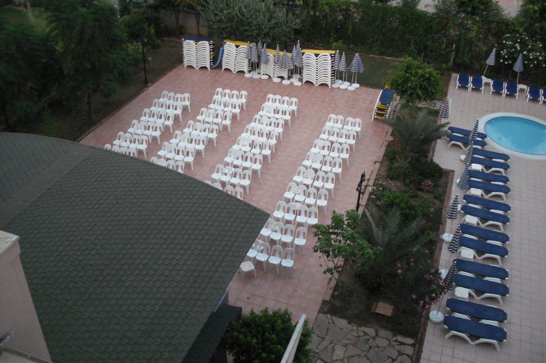 Fertig für das Abendprogramm Telatiye Resort