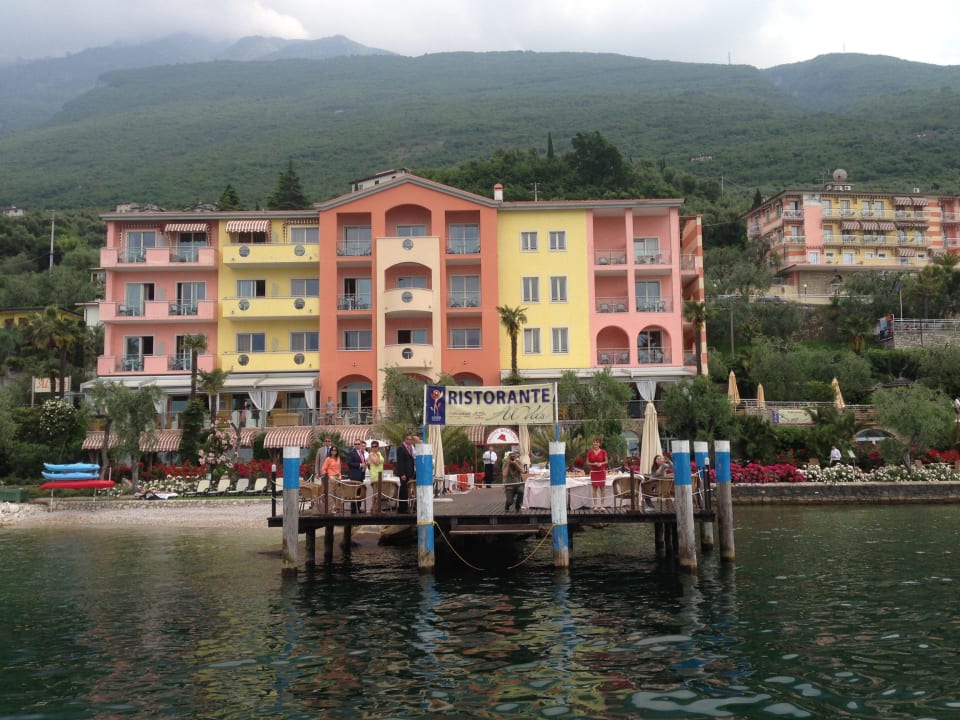 Blick vom Schiff zum Hotelsteg Belfiore Park Hotel (Adults only +16)