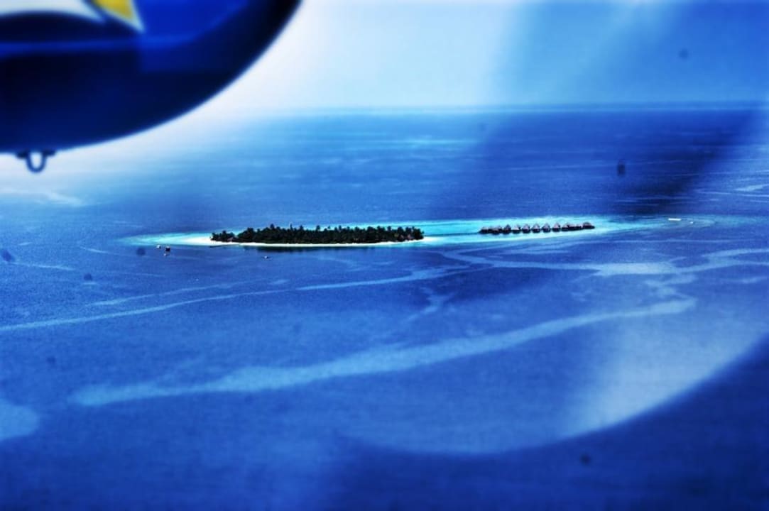 Insel im Landeanflug Angaga Island Resort
