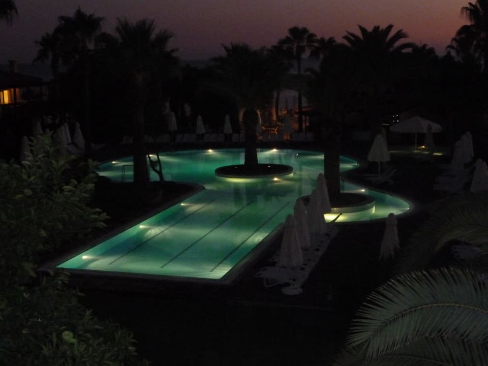 Pool bei Nacht Hotel Grand Side