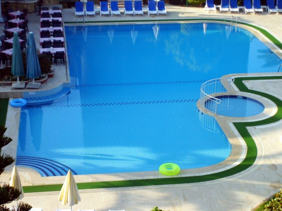 Hotelpool vom Zimmerbalkon aus Hotel Gardenia Beach