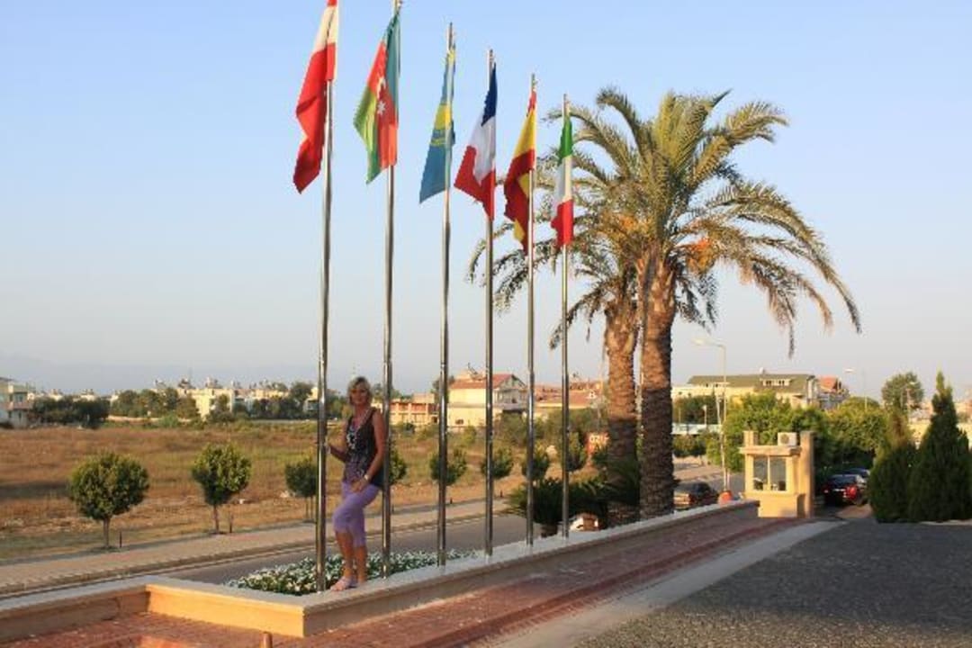 Vor dem Eingang Dobedan Exclusive Hotel And Spa