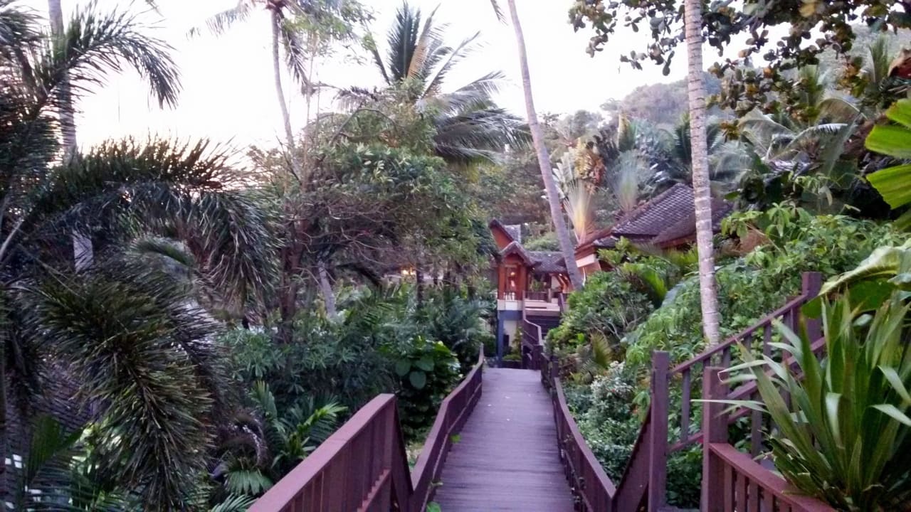 Weg zum Zimmer Andaman White Beach Resort