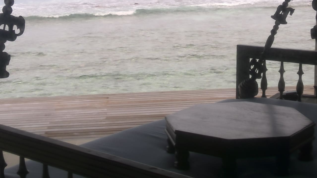 Blick von einer Zimmerterrasse Naladhu Private Island Maldives