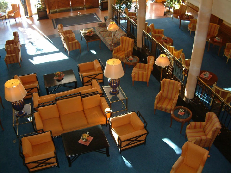 Doppelstöckige Empfangshalle Oberjoch - Familux Resort