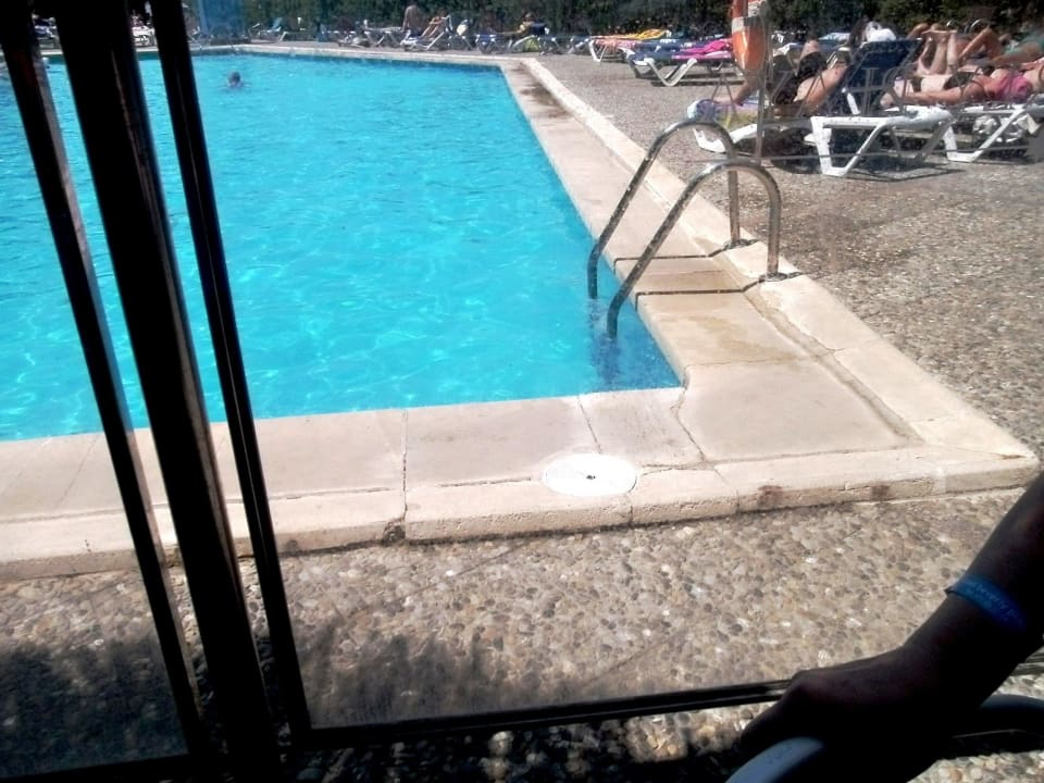 Schmutzfilm im Pool Hotel Vibra Beverly Playa