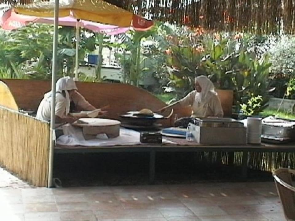 Hier wurde den ganzen tag Fladenbrot zubereitet Belek Beach Resort Hotel