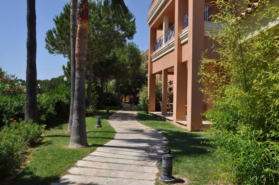 Weg durch einen Teil des Gartens Hipotels Barrosa Garden