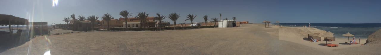 Oberer Liegebereich Rohanou Beach Resort