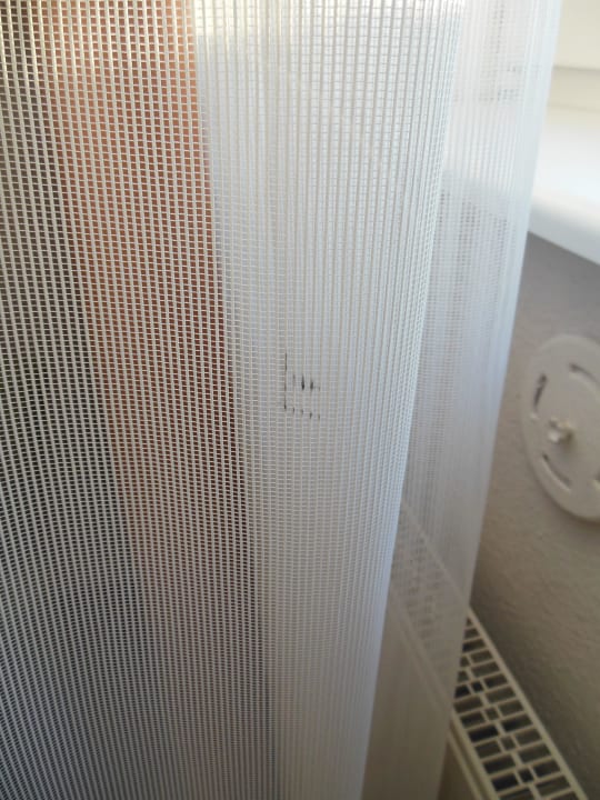 Schmutziger Vorhang  Leonardo Hotel Nürnberg