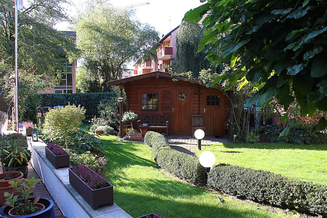 Gartenansicht Airport Hotel Karsten