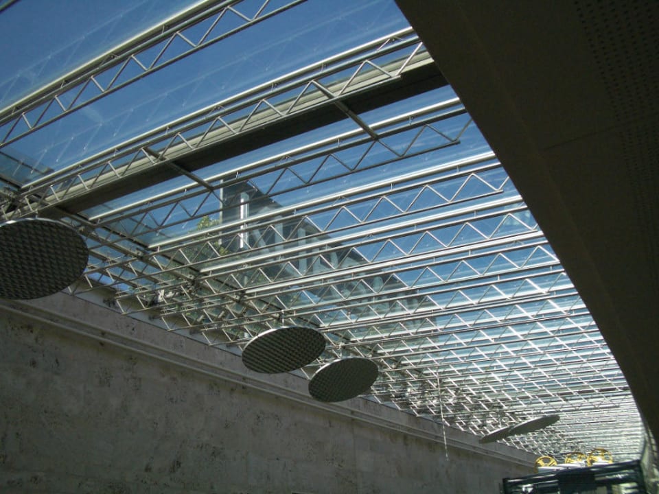 Glasdach des Atriums. Swissôtel Kursaal Bern