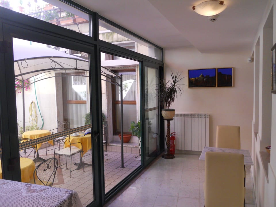 Blick zum Innenhof Hotel Locanda Herion