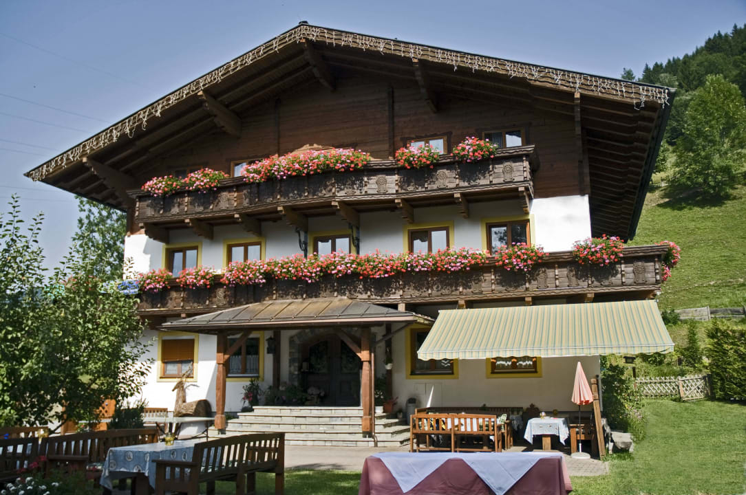 Herrlicher Blumenschmuck Hotel-Pension Ötzmooshof