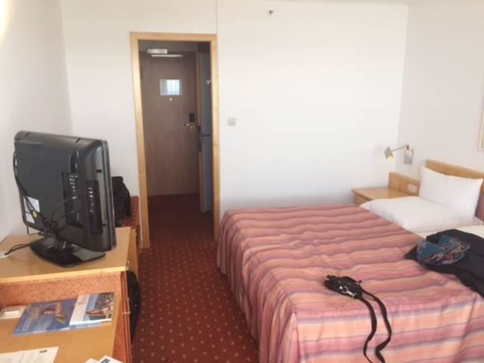 Bett und TV Hotel Neptun