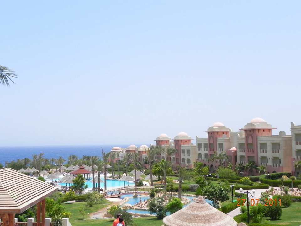 W oddali basen ze słoną wodą Serenity Alpha Beach