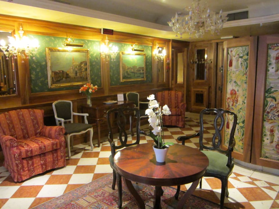 Schöne Lobby Hotel Santa Marina