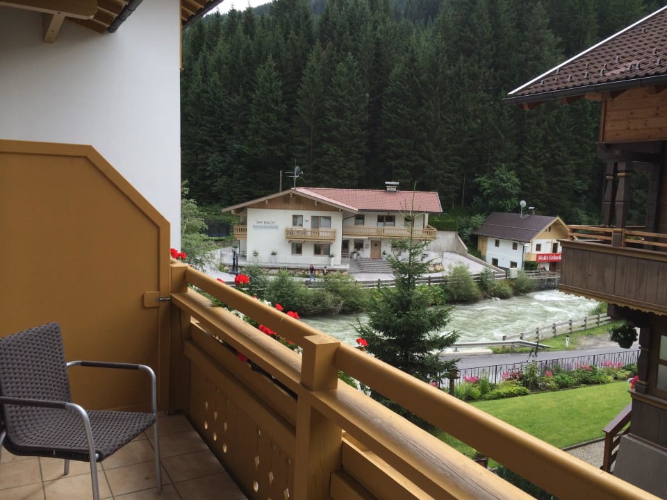 Vom Balkon zum Fluss Alpenherz Hotel