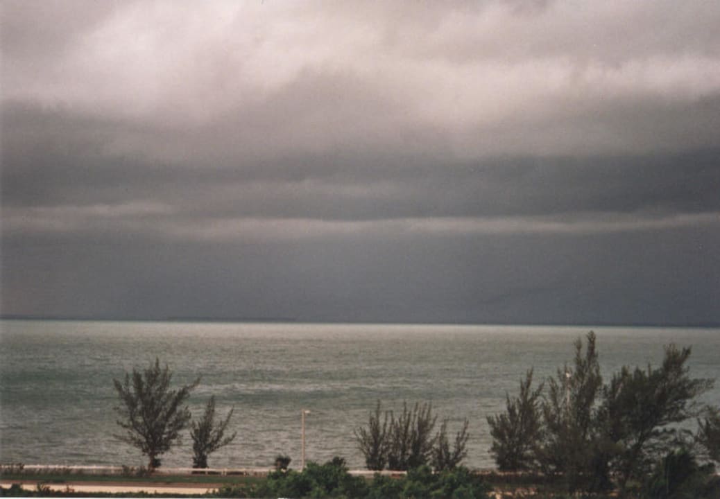 Ein Regenschauer im Anmarsch Hotel Tuxpan Varadero