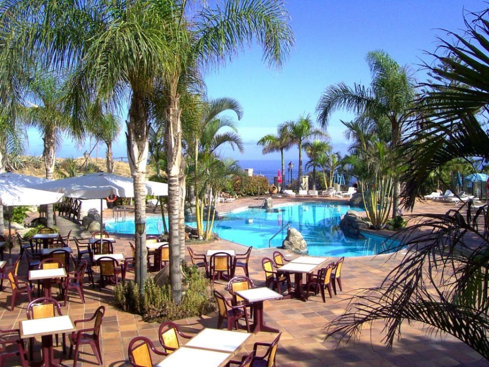 Pool mit Poolbar Apartments Playa de los Roques