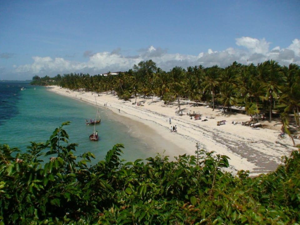 Blick auf den herrlichen Shanzu Beach Hotel Dolphin