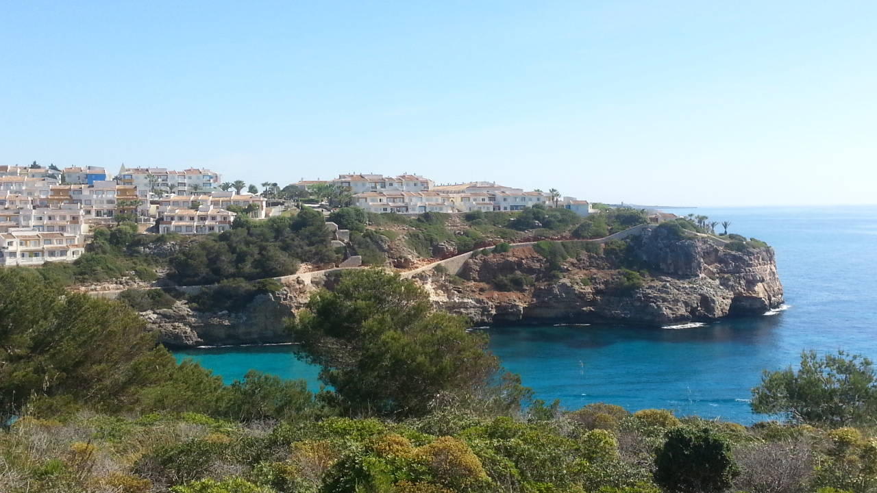 Blick auf die Hotelanlage blau punta reina