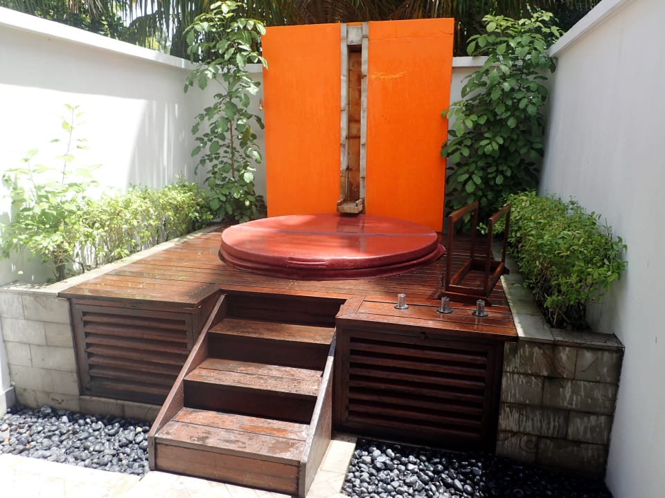 Zimmer Dhawa Ihuru