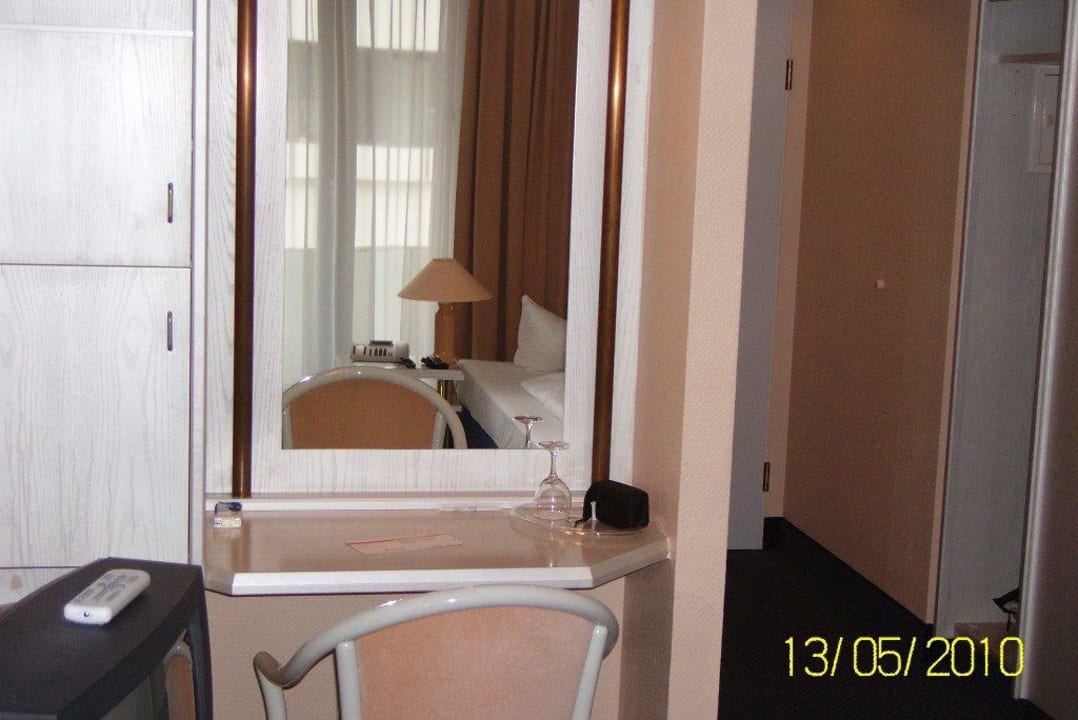 Schreibtisch Hotel an der Kö